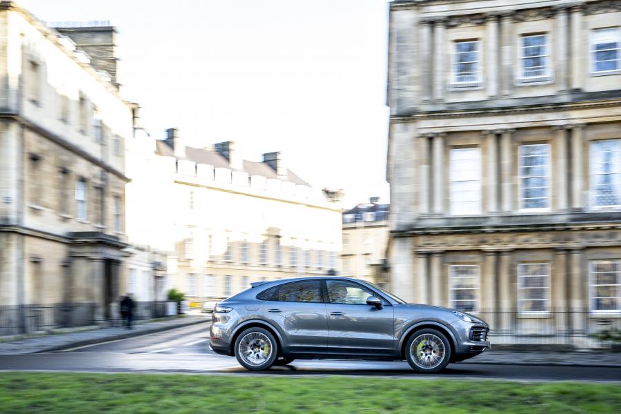  Porsche Cayenne E-Hybrid Coupe 2019 года  (UK) (фото 21 из 33)